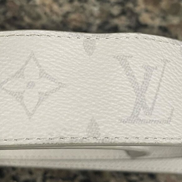 Men's Size 90/36 Louis Vuitton Initials White LV Taiga Leather Belt SPBJB 345082 - Picture 3 of 6